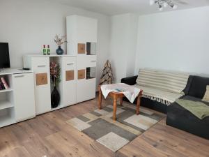 a living room with a couch and a table at Ferienwohnung Heider in Dippoldiswalde