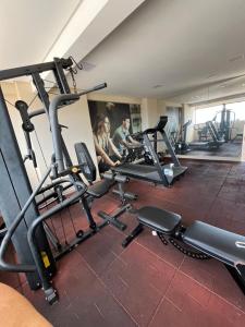 a gym with several people exercising on tread machines at Flat Manaira in João Pessoa