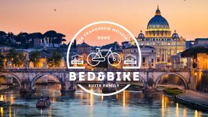 uma imagem de uma ponte com uma bicicleta sobre ela em Bed&BikeRome Suite em Roma