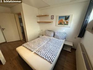 a small bedroom with a bed in a room at Ferienwohnung Weiss in Rust