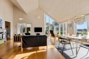 a living room with a table and a dining room at K19082-Kalundborg-Sandlodsvej-18 in Asnæs