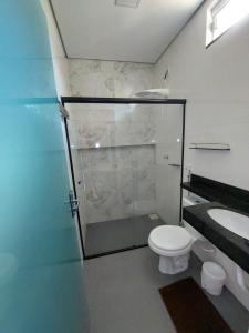 a bathroom with a shower and a toilet and a sink at Suíte Big Família - Queens Hotel in Formosa +34 photos