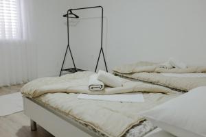 three beds are lined up in a room at Guest house Ivan in Međugorje