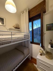 a bedroom with two bunk beds and a window at casa Monia in Roe
