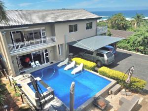 a house with a swimming pool in front of a house at Miskin Place Unit 2 in Kelso