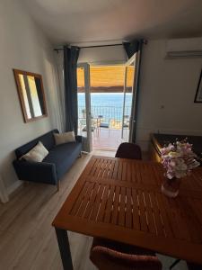 a living room with a couch and a table at Résidence Punta paliagi in Calcatoggio
