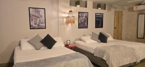 two beds in a hotel room with at Casa Agena in Cartagena de Indias