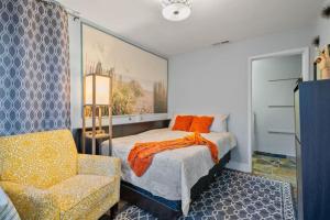 a bedroom with a bed and a chair at Phoenix Lake Sonora in Sonora +5 photos