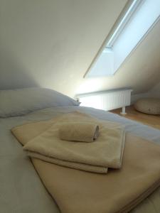 a bedroom with a bed with a blanket on it at Kleine FeWo, Einstiegspreis! in Weimar