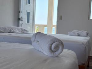 a towel on a bed in a hotel room at Casa paraíso escondido in Coyote