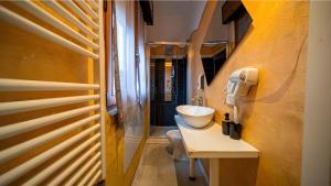 a small bathroom with a sink and a toilet at Bed Rho Fiera - Milano Galeazzi in Rho