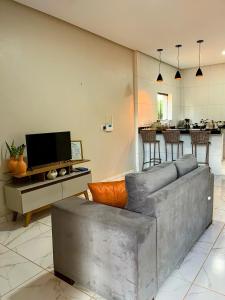 a living room with a couch and a kitchen at aconchego da serra in Coronel José Diaz