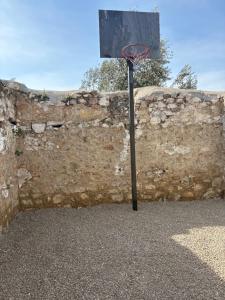 a basketball hoop in front of a stone wall at K1 studios ενιαίος χώρος in Sidhirodhromikós Stathmós Aitolikoú +2 photos
