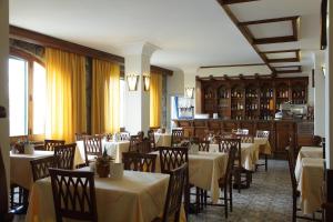 美嘉马雷酒店餐厅或其他用餐的地方