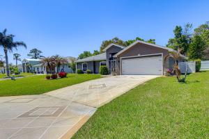 a house with a driveway in front of a yard at Saltwater Pool! Sebring Oasis Near Lake Jackson in Sebring