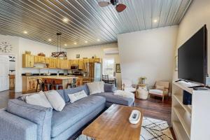 a living room with a blue couch and a table at Valley Vista Vacay in Littleton