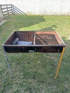 a grill sitting on the grass in a yard at Casa Alpina in Navarro