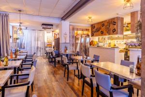 a restaurant with wooden tables and chairs and a kitchen at Hotel de Burg in Domburg