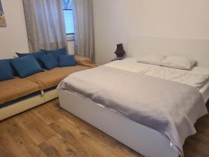 two beds with blue pillows in a bedroom at Oasis City Central in Tarnowskie Góry