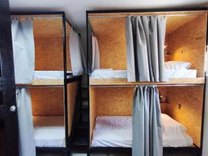 a room with two bunk beds with curtains at Hostel Vila Universitária in Bauru