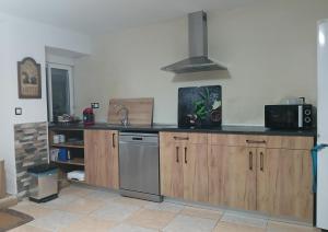 a kitchen with a sink and a stove top oven at Alojamiento Peña Dorada in Lumpiaque