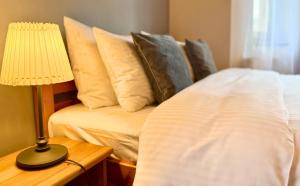 a bedroom with a bed and a lamp on a table at Willa Maya in Karpacz