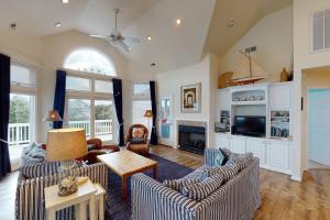 a living room with two couches and a tv at Seaside Sea Esta in Corolla