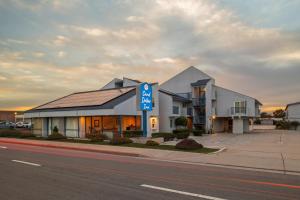 a hotel on the corner of a street with a building at Sand Dollar Inn in Seaside