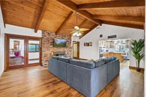 a living room with a couch and a brick wall at Splash Mountain in Oakhurst