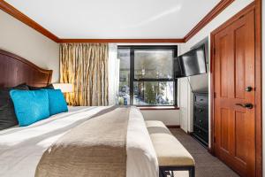 a bedroom with a large bed and a window at High Sierra Summer Stay in Everline Resort & Spa! in Olympic Valley +35 photos
