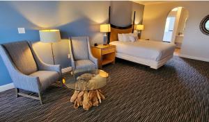 a hotel room with a bed and a table and chairs at Bavarian Inn in Shepherdstown