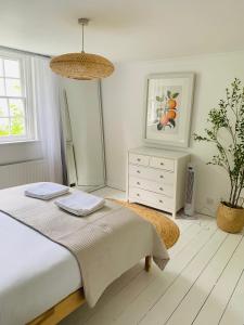 a bedroom with a bed and a dresser at Richmond Escape in Richmond upon Thames