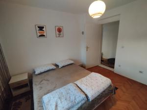 a bedroom with a large bed in a room at Apartman Čeliković centar Šamca, parking, balkon, WiFi in Bosanski Šamac