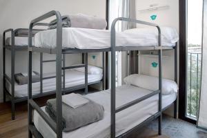 Posteľ alebo postele v izbe v ubytovaní Meeting Point Hostels