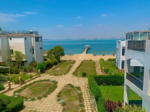 a view of the ocean from a building at قريه نڤيرت in Fayed
