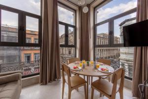a room with a table and chairs and a large window at Casa Filomeno in Mexico City