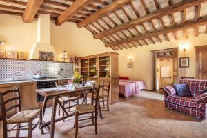 a kitchen and living room with a table and chairs at Casaletto ''La Lavanda'' in Bazzano Inferiore