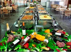 a buffet line with food and bottles of wine at Boulevard suíte hotel suíte 1220 in Caldas Novas