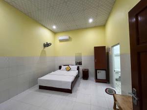 a bedroom with a bed and a tv in it at Tan My Thien Hotel in Tây Ninh