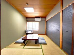 an empty room with a table and a door at Blu Mare in Ō-shima