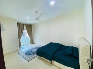a bedroom with a blue bed and a window at SM Guest House in Changlun