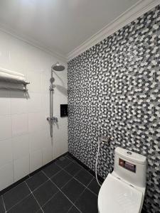 a bathroom with a toilet and a shower at Bona Ventura Hotel & Skybar in Tanjung Pinang +58 photos