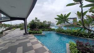 a swimming pool in the middle of a resort at Adilili Mesahill Premier Homestay, Nilai near KLIA USIM AEON Mall Mesa Mall Aurelius Hospital in Nilai