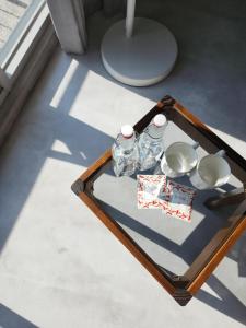 a coffee table with water bottles and dishes on it at Tomoya in Chenggong