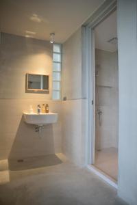 a bathroom with a sink and a shower at Tomoya in Chenggong
