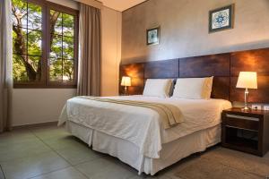 a bedroom with a large bed and a window at Hotel Boutique Las Hortensias in Pilar +74 photos