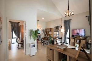 a living room with a kitchen and a dining room at Mango Villa แมงโก้ วิลล่า in Sa Kaeo
