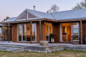 a house with a metal roof at Omahau Down in Lake Pukaki