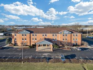 an empty parking lot in front of a building at Comfort Inn & Suites Springfield in Springfield