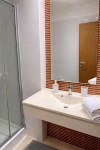 a bathroom with a sink and a mirror at RNR Airport 3 in Otopeni